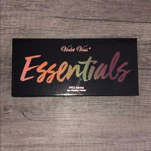 Essentials Eye Shadow Palette